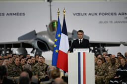 Ông Macron có đối đầu với Mỹ để bảo vệ Greenland?