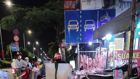 Vào chợ đầu mối "săn" thịt heo giá rẻ ăn Tết