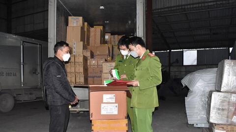 Hàng vạn hộp thuốc tân dược nghi nhập lậu bị phát hiện