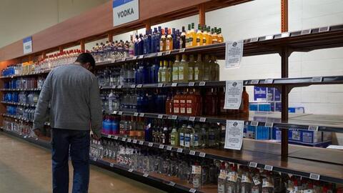 Đến các 'ma men' cũng 'quay xe' với rượu vodka của Nga