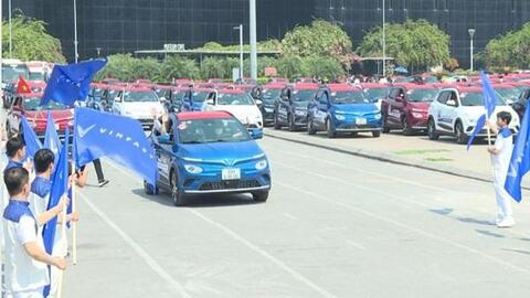 100 xe ô tô điện VF e34 chinh phục địa đầu Tổ Quốc xác lập kỷ lục Việt Nam