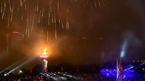 Những khoảnh khắc ấn tượng nhất lễ khai mạc SEA Games 31: Pháo hoa thắp sáng "chảo lửa" Mỹ Đình, những nụ cười tươi ánh lên niềm tự hào dân tộc đã lâu rồi mới thấy!