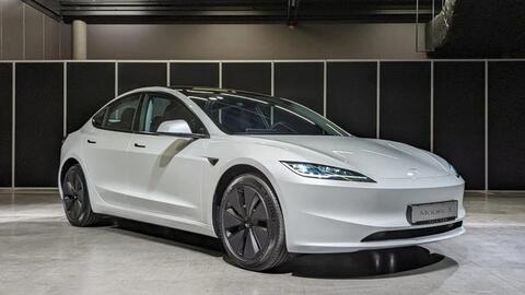 Thị trường ô tô đã qua sử dụng lao dốc, giá xe điện cũ giảm mạnh