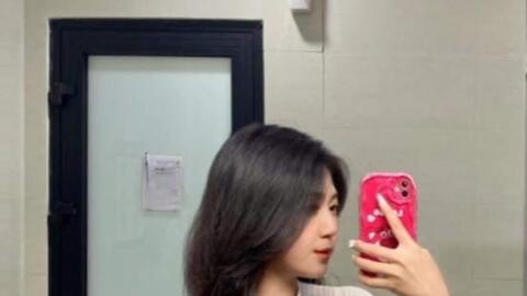 Bà xã Mạnh Trường ngạc nhiên khi xem ảnh con gái tự chụp, nam diễn viên lập tức ra lệnh "tịch thu điện thoại"