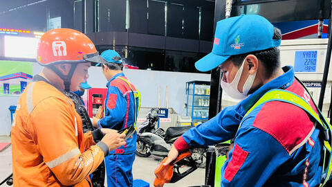 Giá xăng dầu hôm nay 6/1/2026: Tăng gần 2%