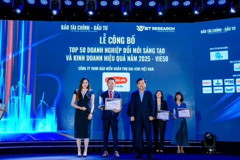 Dai-ichi Life Việt Nam nhận liên tiếp ba giải thưởng uy tín tại Diễn đàn Vietnam Summit 2025