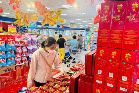 Bánh Trung thu Việt chiếm thế thượng phong trong giỏ quà tặng