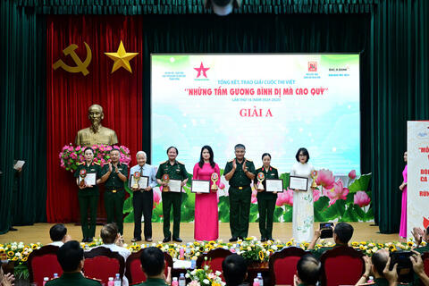 Vinh danh 'những tấm gương bình dị mà cao quý'