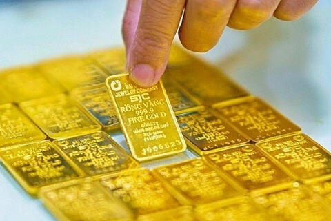Giá vàng hôm nay 24/10 tăng trở lại 900 ngàn đồng/lượng, thế giới cũng đảo chiều