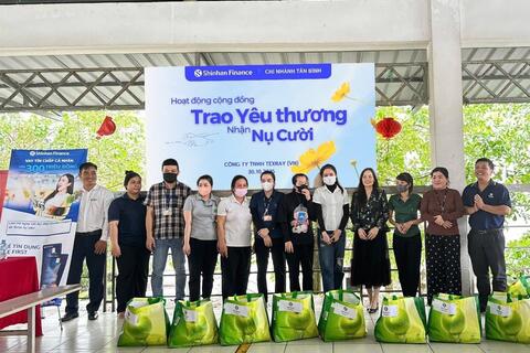 Shinhan Finance lan tỏa yêu thương đến người lao động tại Công ty Texray Việt Nam