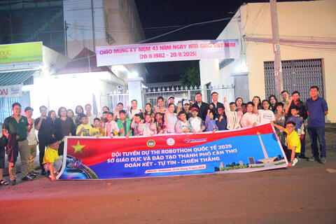 Học sinh TP Cần Thơ xuất quân tranh tài Cuộc thi Robothon quốc tế