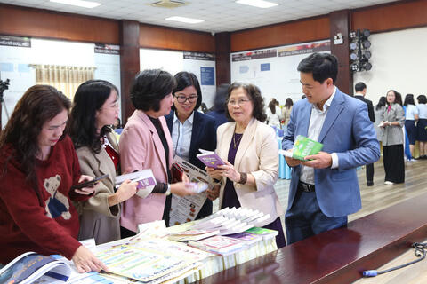 Chuyên gia 'gợi mở' để tiếng Anh trở thành ngôn ngữ thứ hai trong trường học