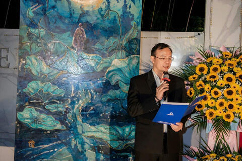 Hoạ sĩ 9X gây sốt với bức sơn mài bán giá 100.000 USD