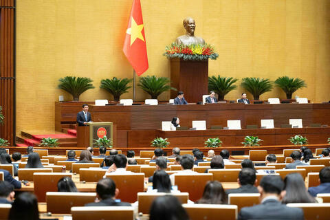 Ngày 8/12, Quốc hội thảo luận ở hội trường về chính sách năng lượng