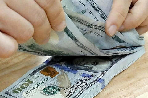 Tỷ giá USD ngày 10/12/2025: Hạ nhiệt trên thị trường tự do