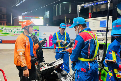 Giá xăng dầu hôm nay 29/12/2025: Tiếp tục giảm sâu