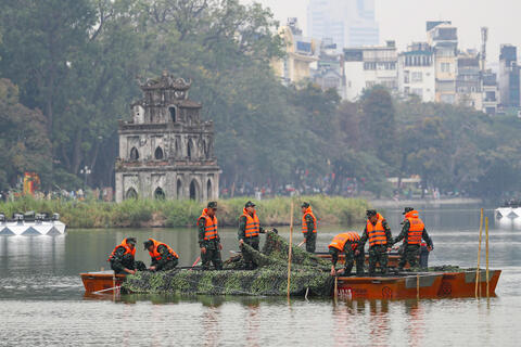 Màn bắn pháo hoa đặc biệt ở hồ Hoàn Kiếm chào năm mới 2026