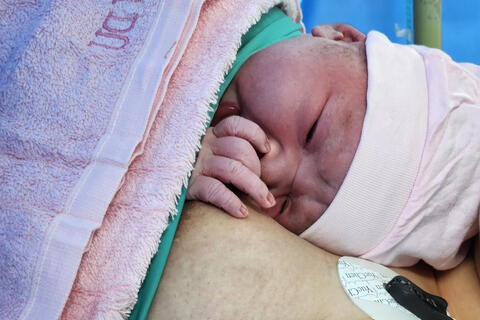 Hạnh phúc mỉm cười chào đón những 'công dân nhí' đầu tiên năm 2026