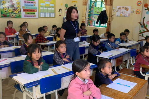 Đưa tiếng Anh trở thành ngôn ngữ thứ hai trong trường học: Không dàn hàng ngang