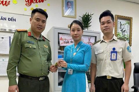 Đà Nẵng: Trao trả nhẫn kim cương giá trị lớn cho khách đi máy bay