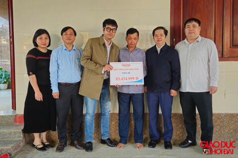 Hỗ trợ hơn 83 triệu đồng tới nữ sinh lớp trưởng lớp 12 gặp tai nạn thương tâm