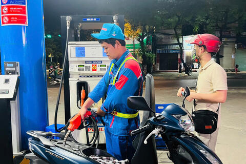 Giá xăng dầu hôm nay 5/2/2026: Thị trường đi ngang