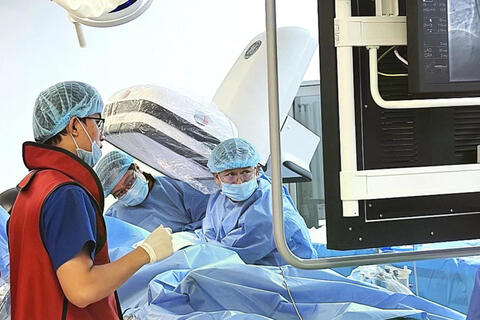 Vinmec Nha Trang cứu sống du khách Hàn Quốc nguy kịch, đưa về nước an toàn