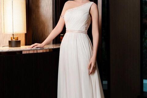 Á hậu Miss World Vietnam Khánh Như từng đạt nhiều giải quán quân, á khôi