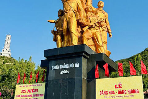 Gia Lai dâng hương kỷ niệm 51 năm Ngày giải phóng tỉnh Bình Định cũ