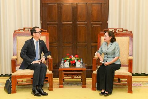 Thống đốc Ngân hàng Nhà nước Nguyễn Thị Hồng tiếp Giám đốc Cơ quan Nghiên cứu Kinh tế Vĩ mô ASEAN+3 (AMRO)