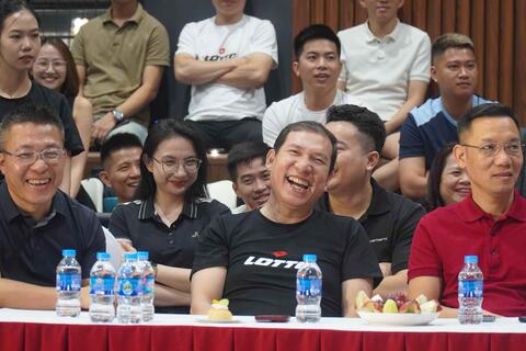 Cộng đồng pickleball trải nghiệm Lotto Raptor cùng Pablo Tellez