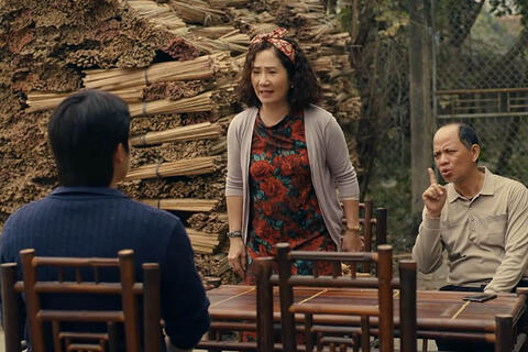 Ngược đường ngược nắng tập 8: Trung và Mai bắt đầu bênh vực nhau