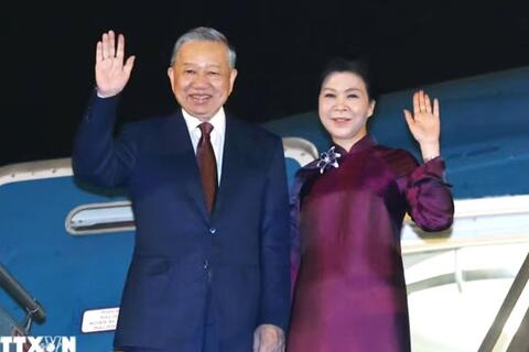 Tổng Bí thư, Chủ tịch nước và Phu nhân lên đường thăm cấp Nhà nước đến Trung Quốc