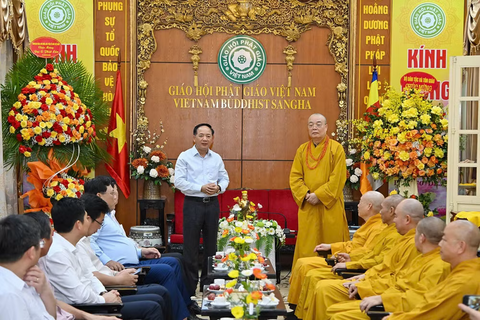 Đồng chí Trịnh Văn Quyết thăm, chúc mừng Trung ương Giáo hội Phật giáo Việt Nam