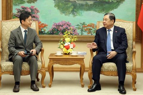 Phó Thủ tướng Thường trực Phạm Gia Túc tiếp Tổng Giám đốc Tập đoàn TKG Taekwang (Hàn Quốc)