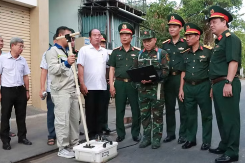 Dùng máy radar xuyên đất dò tìm các khu vực nghi có mộ liệt sĩ tập thể ở Huế