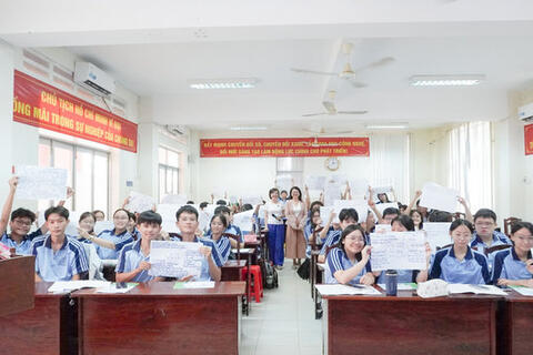Shinhan Life Việt Nam hoàn thành chương trình hướng nghiệp S-Career 2026 cho học sinh trung học phổ thông