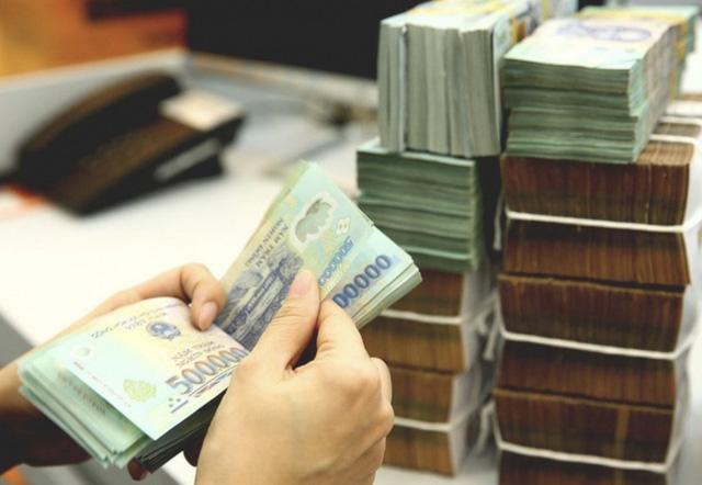 Thừa tiền, ngân hàng có nên mạnh tay giảm lãi suất? - Ảnh 1. Thừa tiền, ngân hàng có nên mạnh tay giảm lãi suất? - Ảnh 1.
