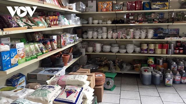 Cửa hàng tạp hóa vẫn còn đất sống trong giai đoạn hiện nay - Ảnh 2. Cửa hàng tạp hóa vẫn còn đất sống trong giai đoạn hiện nay - Ảnh 2.