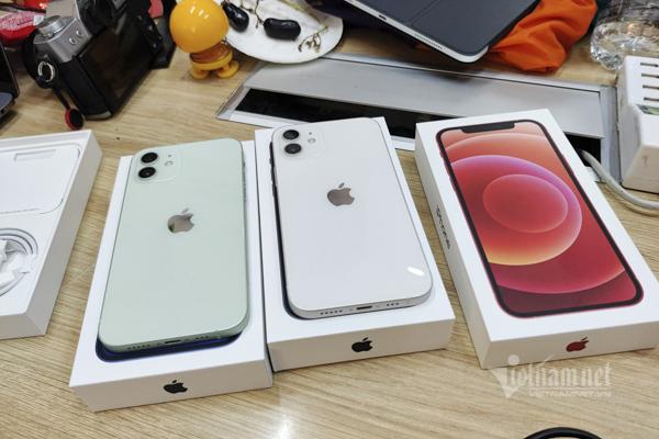 Giá iPhone 12 xách tay giảm từ 4-6 triệu đồng - Ảnh 1. Giá iPhone 12 xách tay giảm từ 4-6 triệu đồng - Ảnh 1.