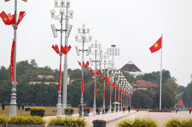 Hà Nội rực rỡ cờ, áp phích chào mừng Đại hội XIII của Đảng - Ảnh 5. Hà Nội rực rỡ cờ, áp phích chào mừng Đại hội XIII của Đảng - Ảnh 5.