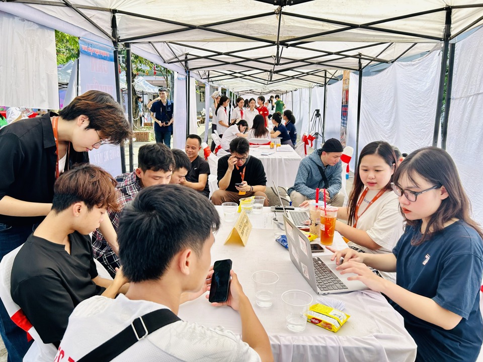 Từ nay đến cuối năm 2024, Trung tâm Dịch vụ việc làm Hà Nội sẽ thực hiện nhiều phiên giao dịch việc làm để hỗ trợ DN tuyển dụng và người lao động tìm việc. 