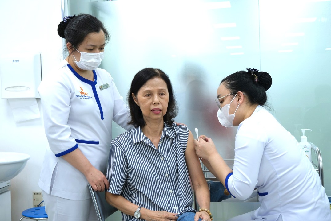 VNVC cung cấp đầy đủ gần 50 loại vắc xin phòng gần 50 bệnh truyền nhiễm cho trẻ em và người lớn. Ảnh: Anh Đào