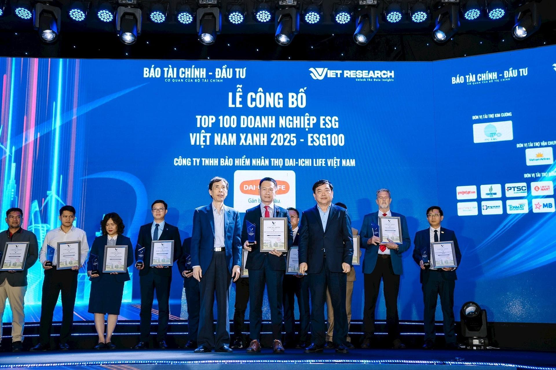hinh-nhan-giai-esg100.jpg