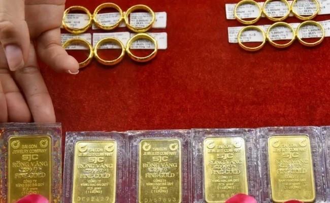 Giá vàng hôm nay 27/8: Tiếp đà tăng 600 ngàn đồng, vượt mức 127 triệu đồng/lượng