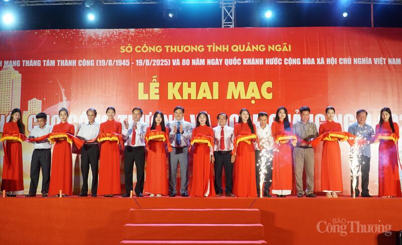 Khai mạc Hội chợ Công Thương và OCOP Quảng Ngãi năm 2025