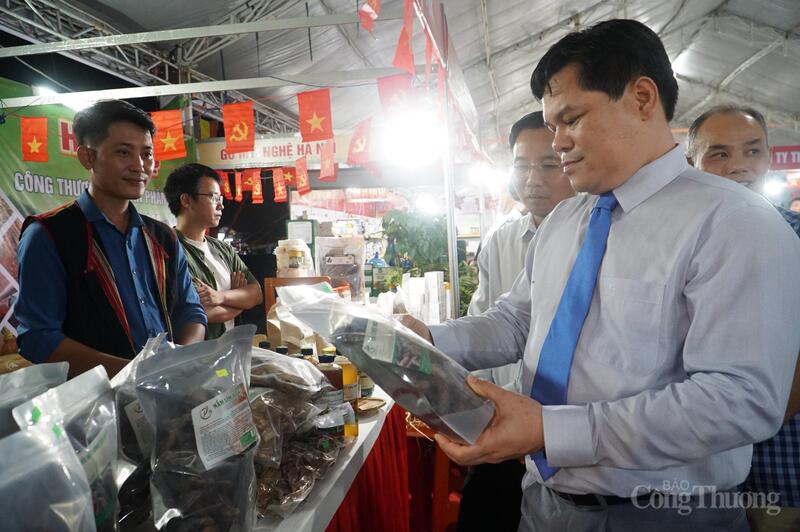 Hội chợ Công Thương và OCOP Quảng Ngãi năm 2025 là hoạt động xúc tiến thương mại cấp tỉnh đầu tiên của tỉnh Quảng Ngãi mới