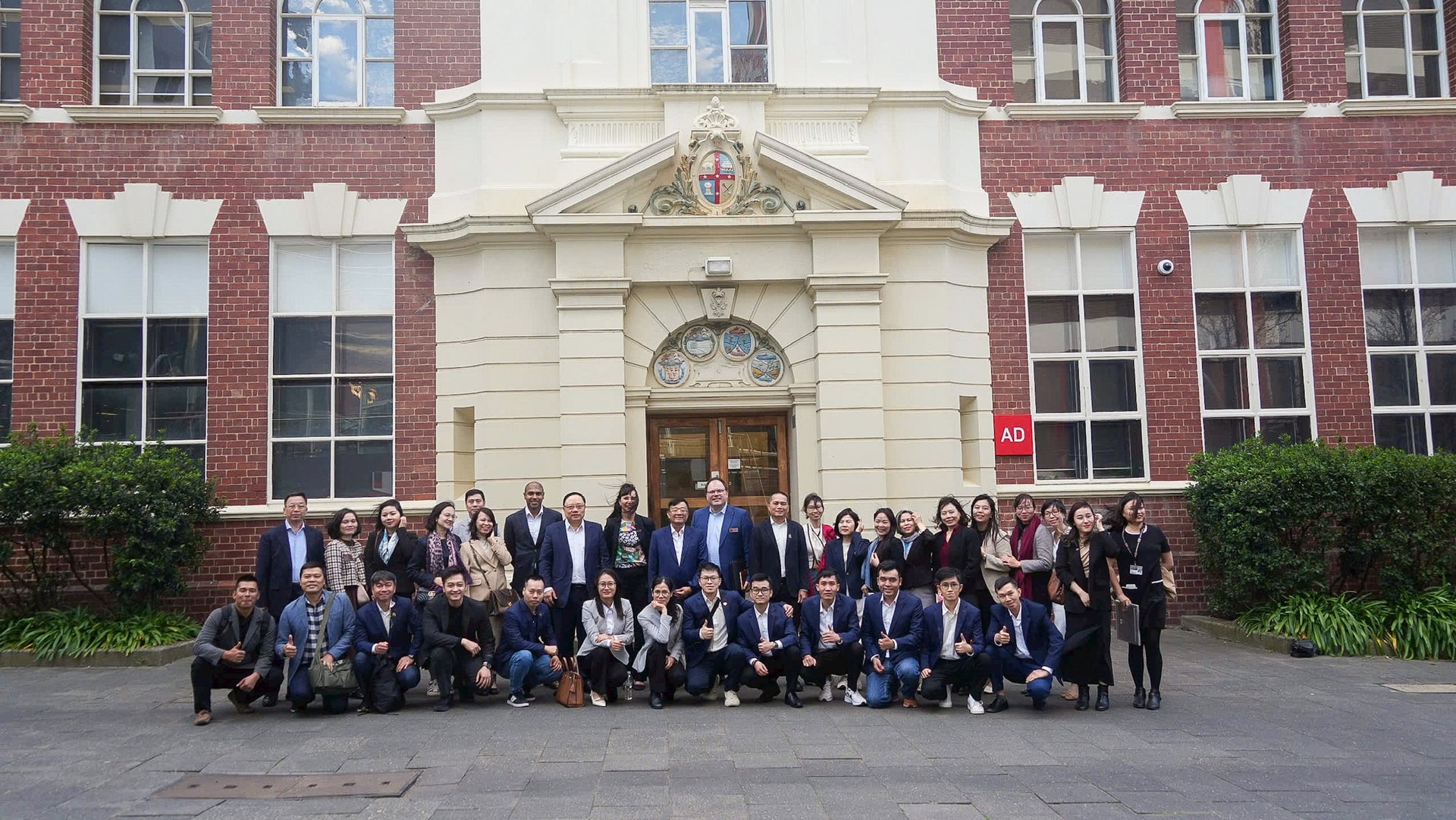 doan-cong-tac-hiep-hoi-ngan-hang-viet-nam-tham-vuon-uom-fintech-hang-dau-uc_68c82fb4ee8a9.jpg
