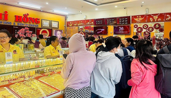 Giá vàng hôm nay 14/10 bất ngờ tăng 2 triệu đồng, vượt mốc 144 triệu đồng/lượng