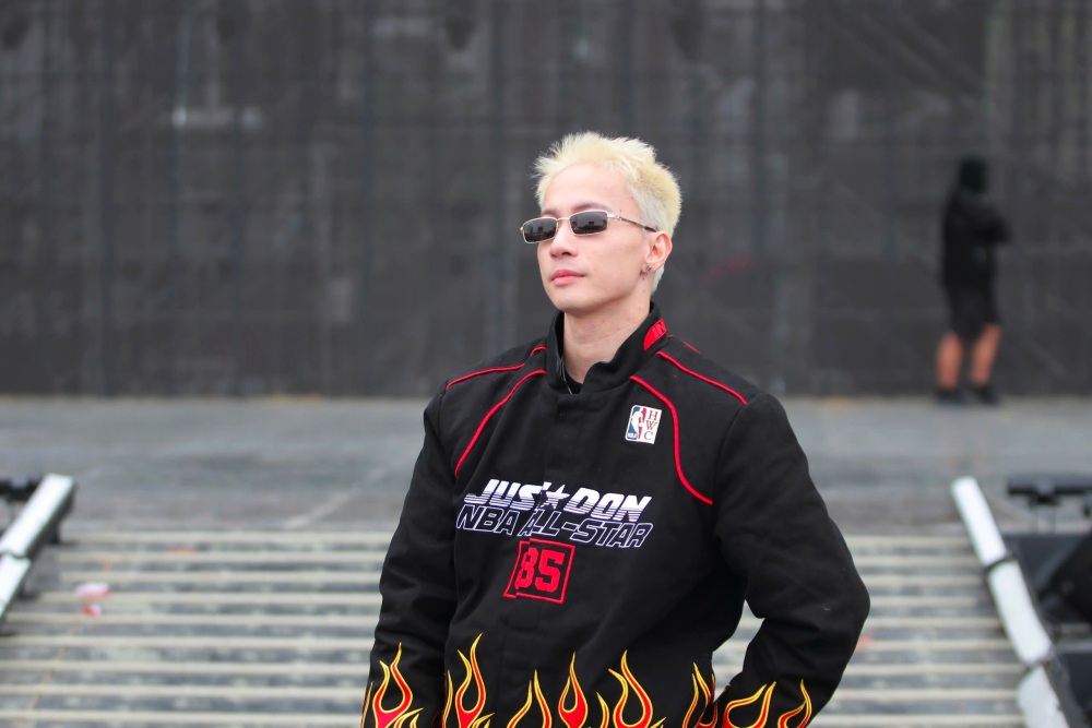 S.T Sơn Thạch tại concert Anh trai vượt ngàn chông gai. Ảnh: Huyền Chi